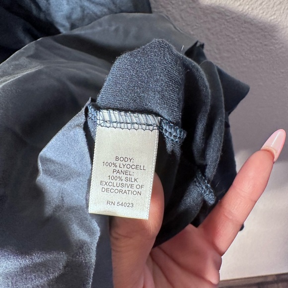 New BANANA REPUBLIC Blue Steel Tiered Ruffle Dress Silk
Stretch Knit Pullover XS - Picture 10 of 13